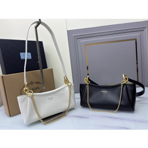 프라다 스몰 가죽 숄더백