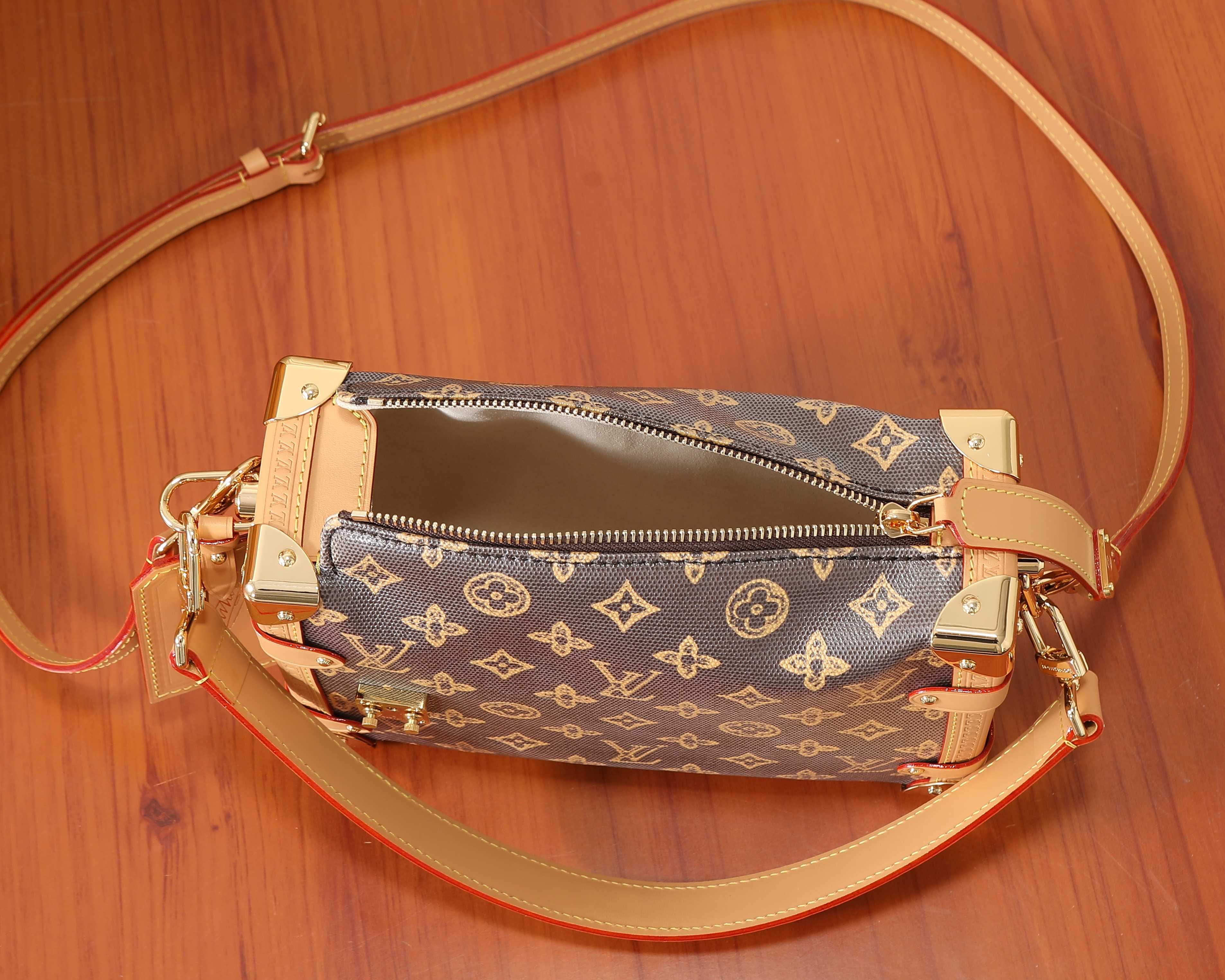 루이비통 사이드 트렁크 MM