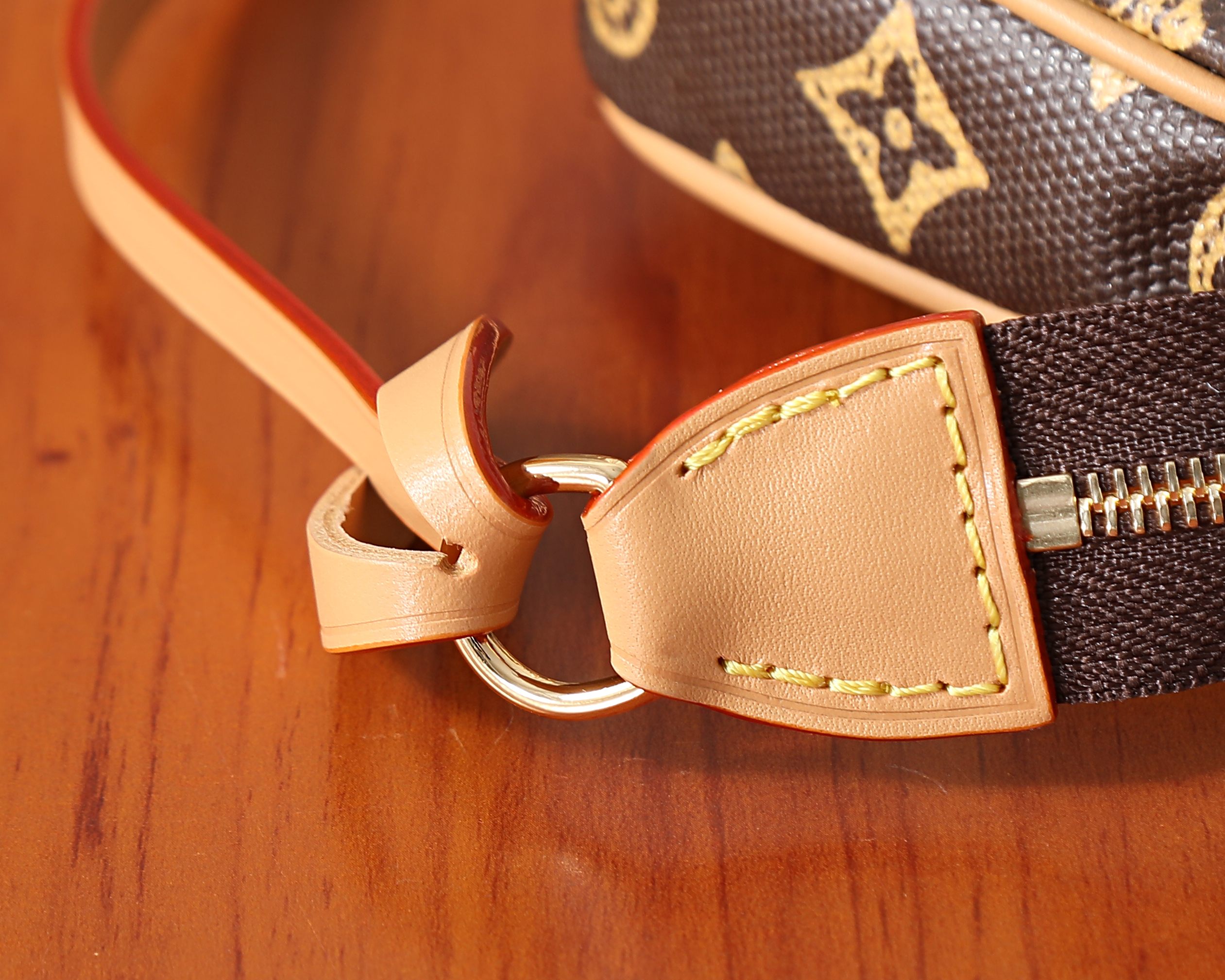 루이비통 포쉐트 악세수아