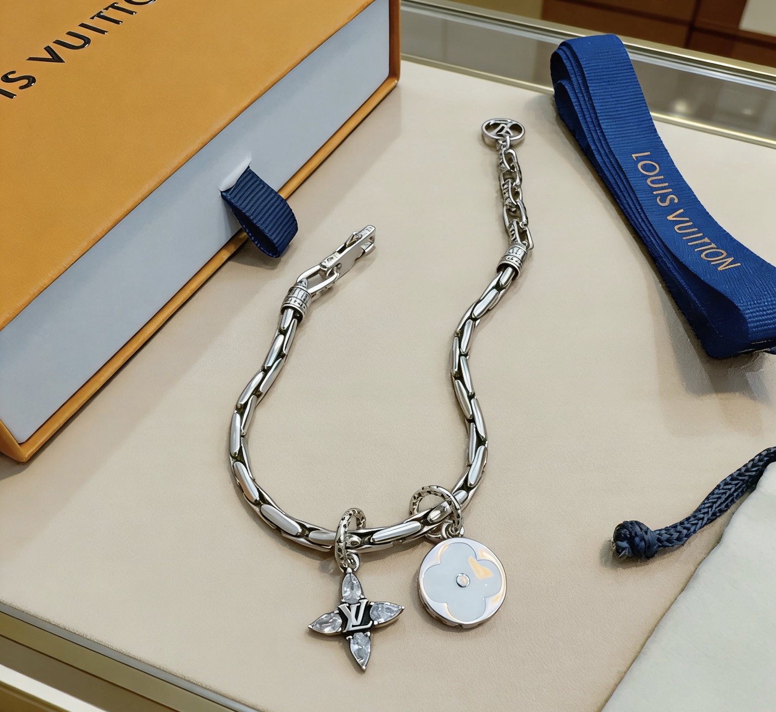 루이비통 모노그램 파티 브레이슬릿