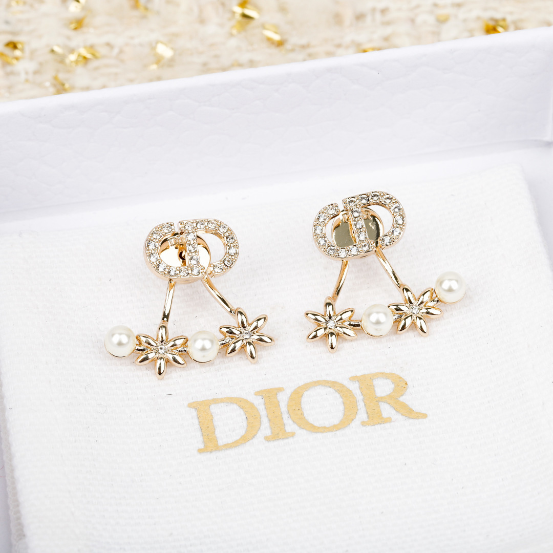 디올 쁘띠 CD 데이지 이어링