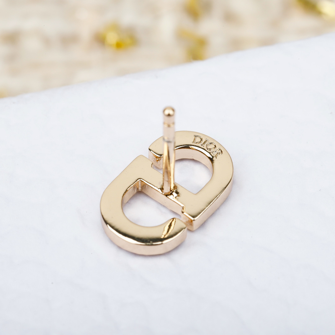 디올 쁘띠 CD 데이지 이어링