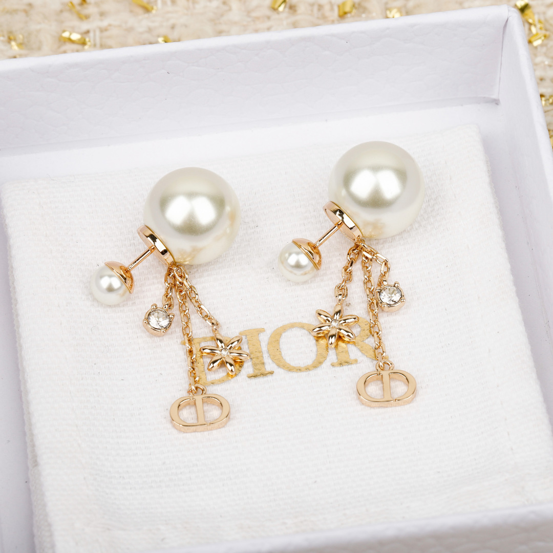 디올 트라이벌 이어링