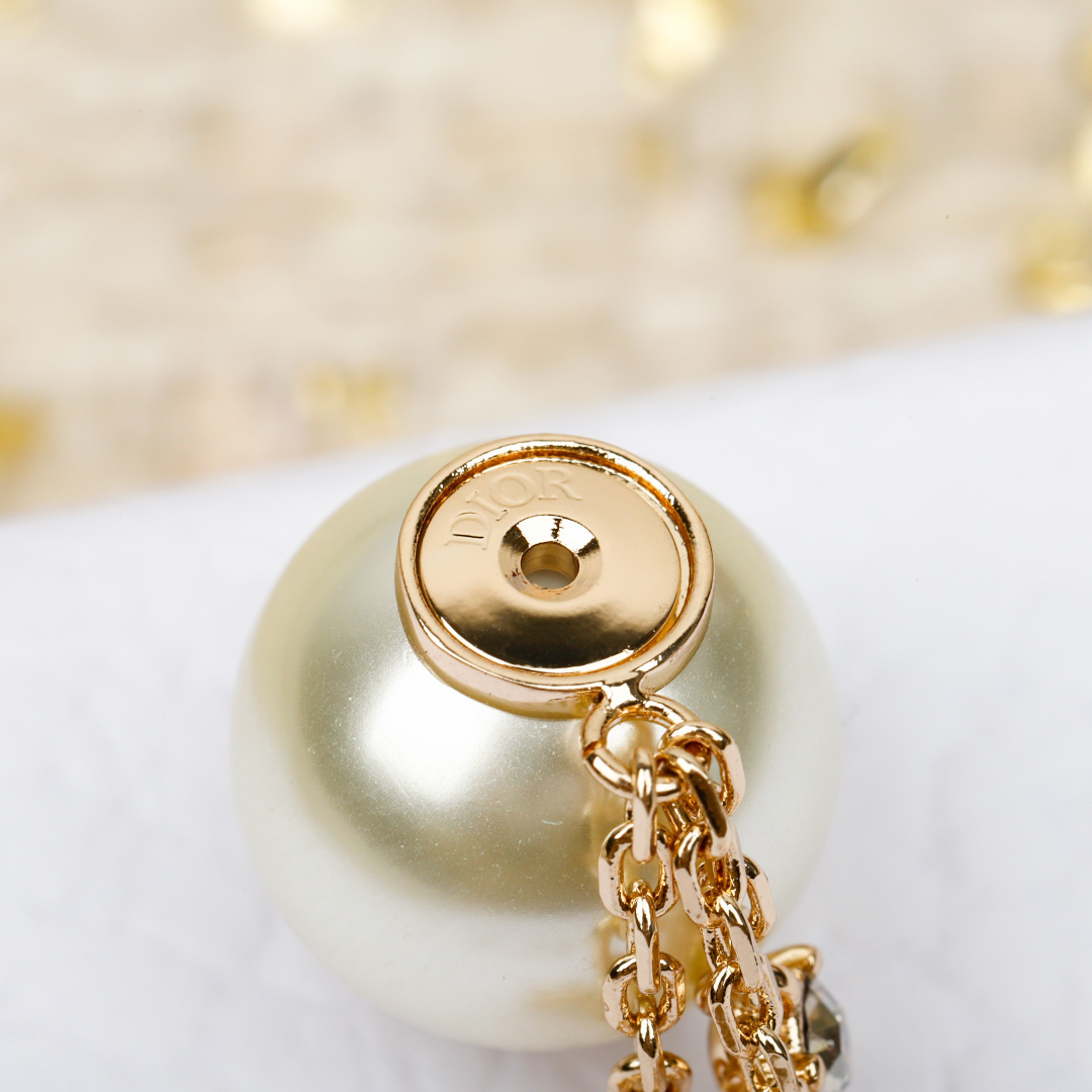 디올 트라이벌 이어링