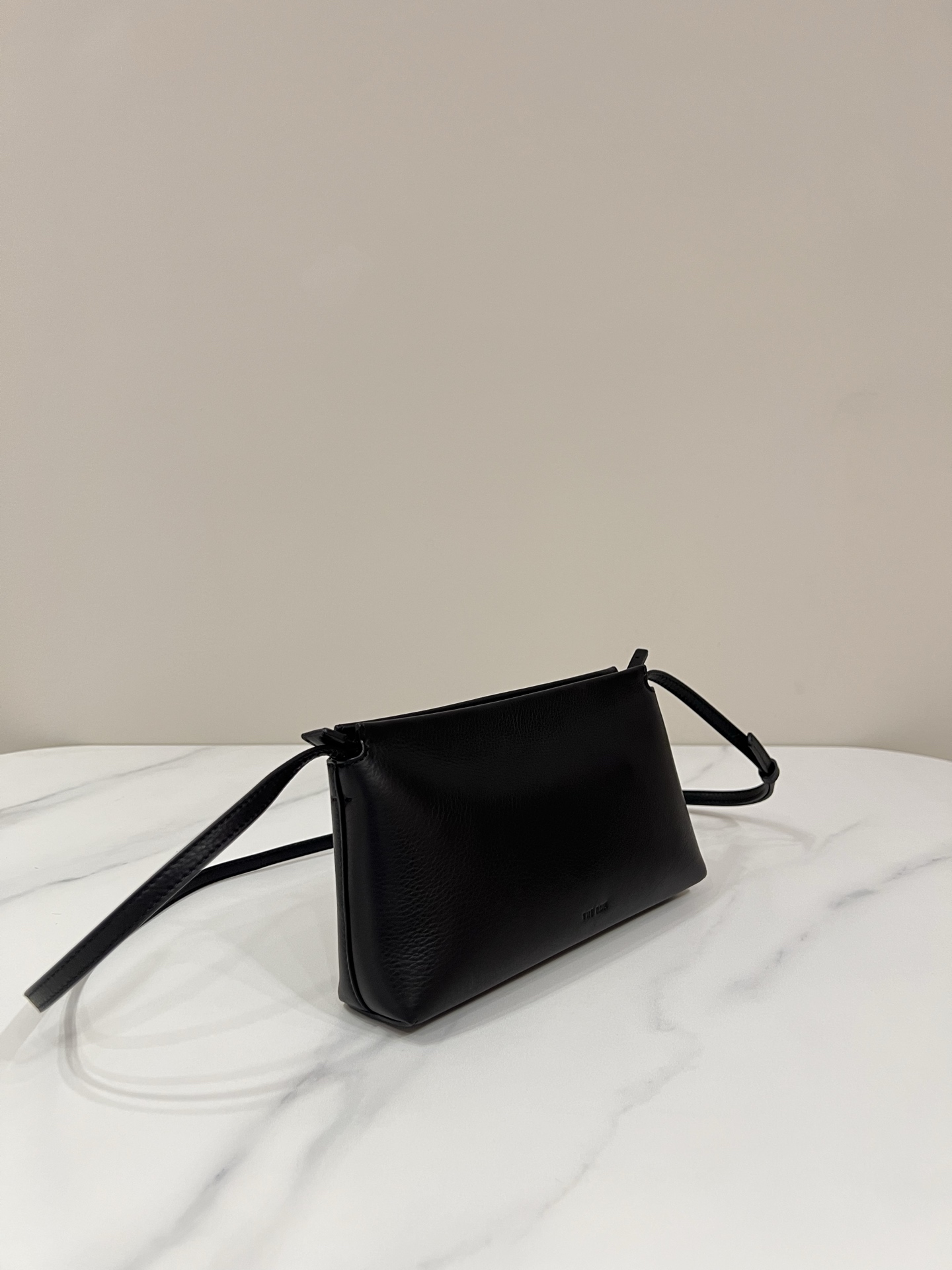 더로우 미디움 레네