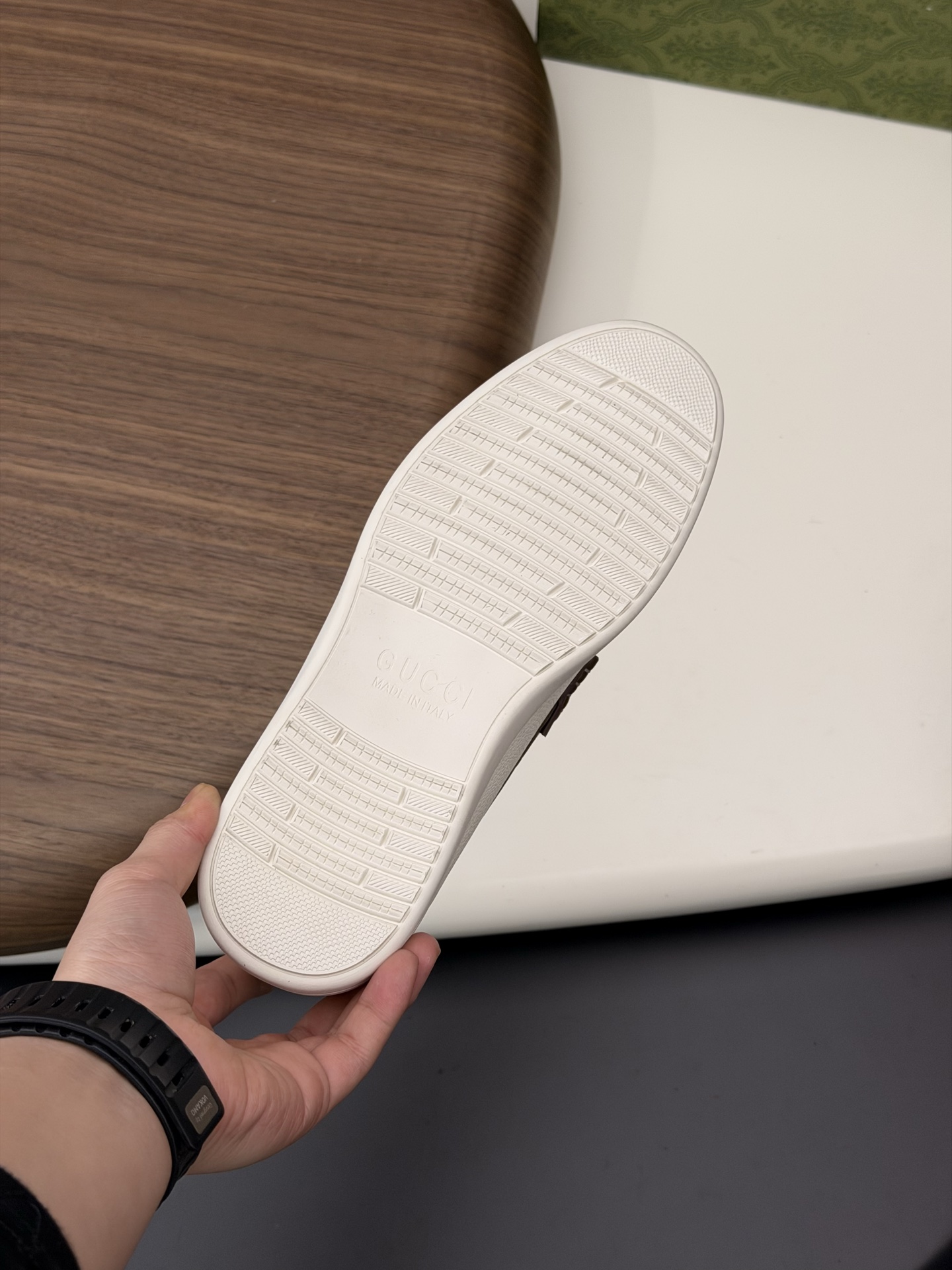 구찌 남성 레더 슬립온