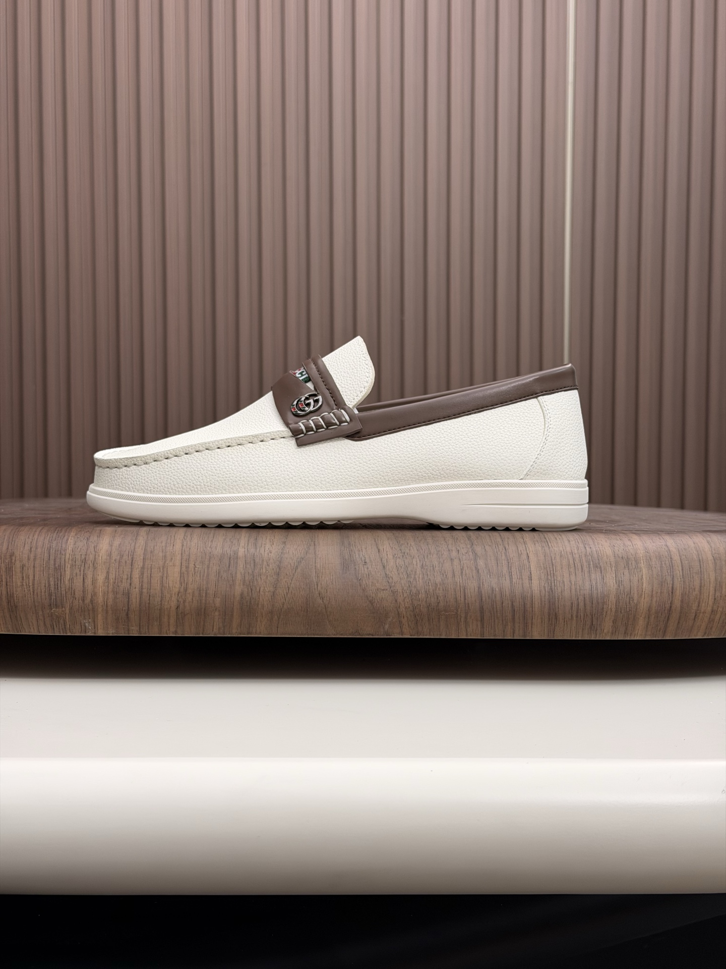 구찌 남성 레더 슬립온