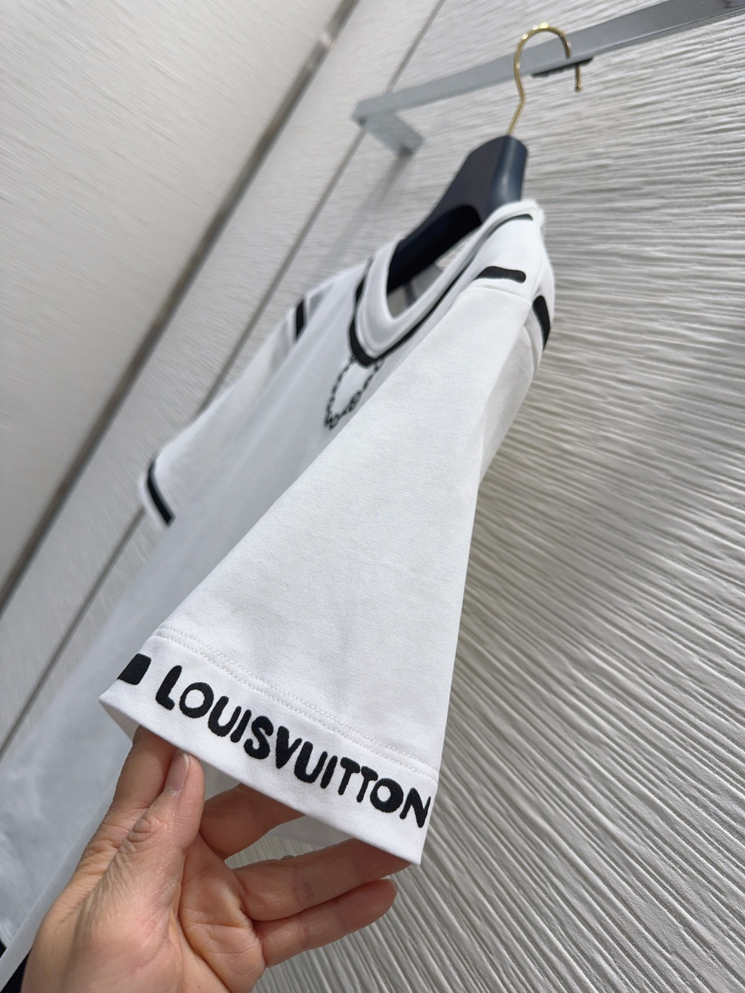 루이비통 체인 디테일 티셔츠