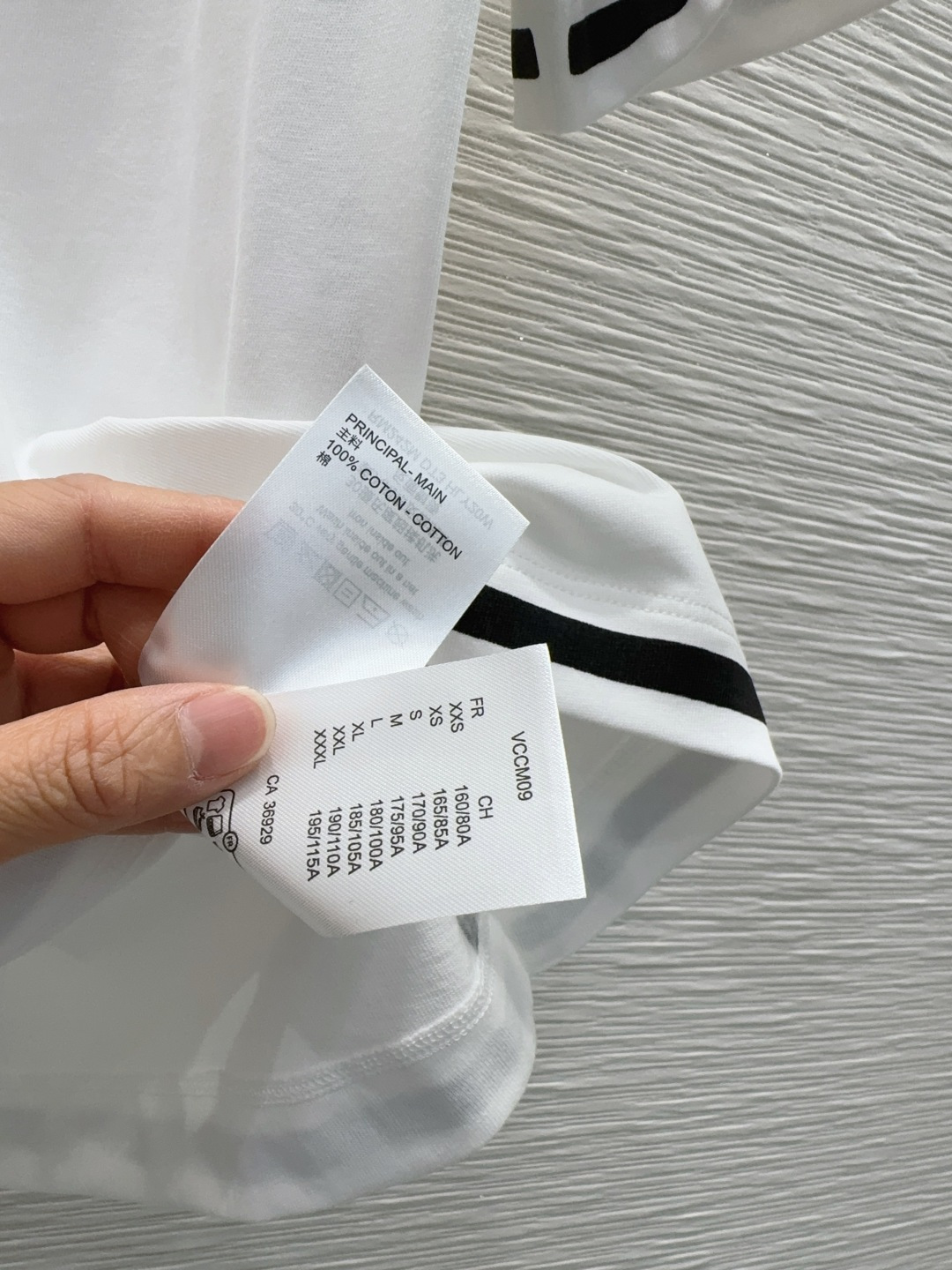 루이비통 체인 디테일 티셔츠