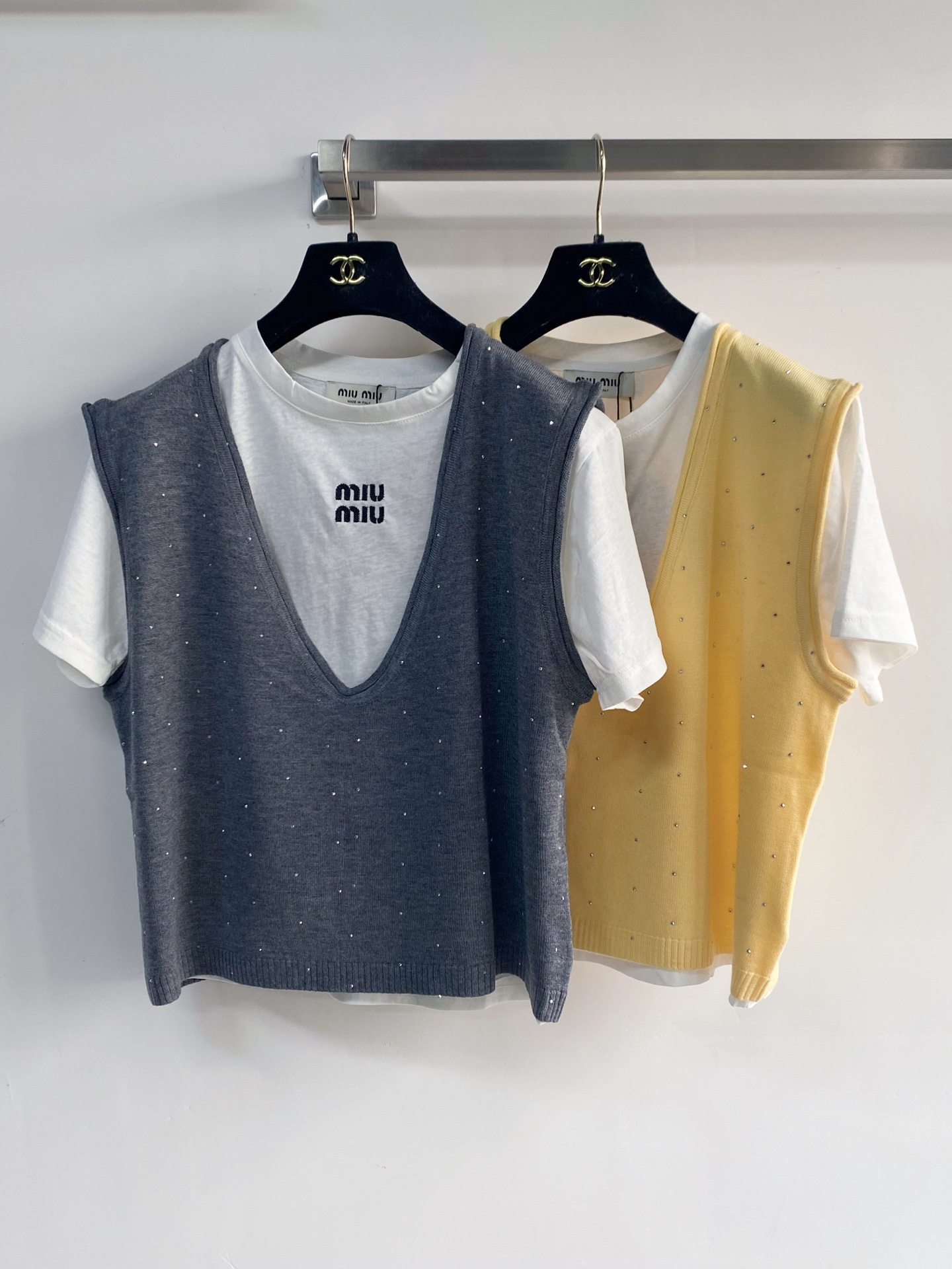 미우미우 엠벨리쉬드 니트 베스트