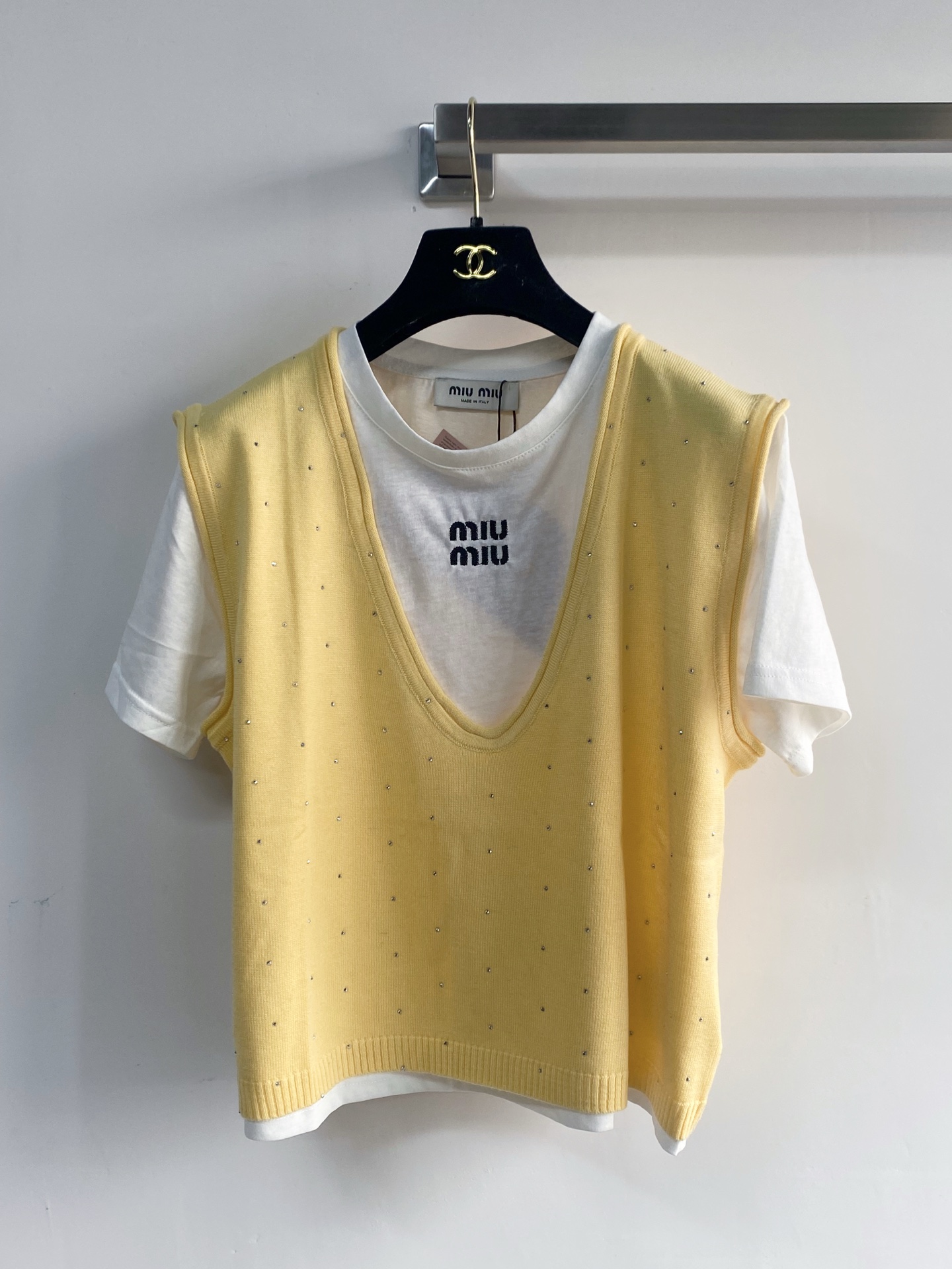 미우미우 엠벨리쉬드 니트 베스트