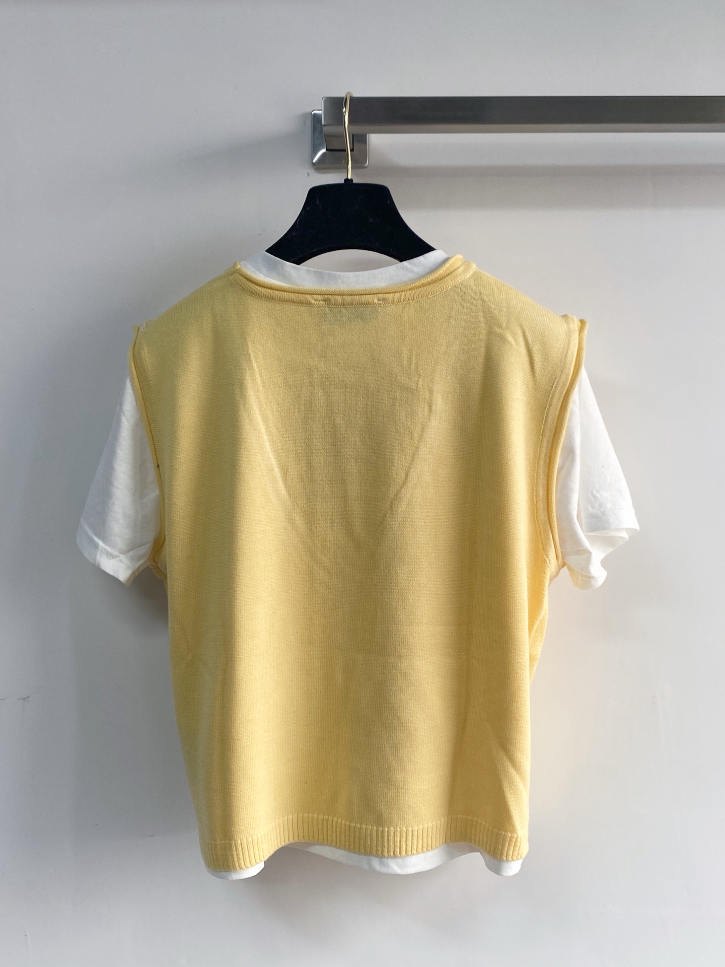 미우미우 엠벨리쉬드 니트 베스트