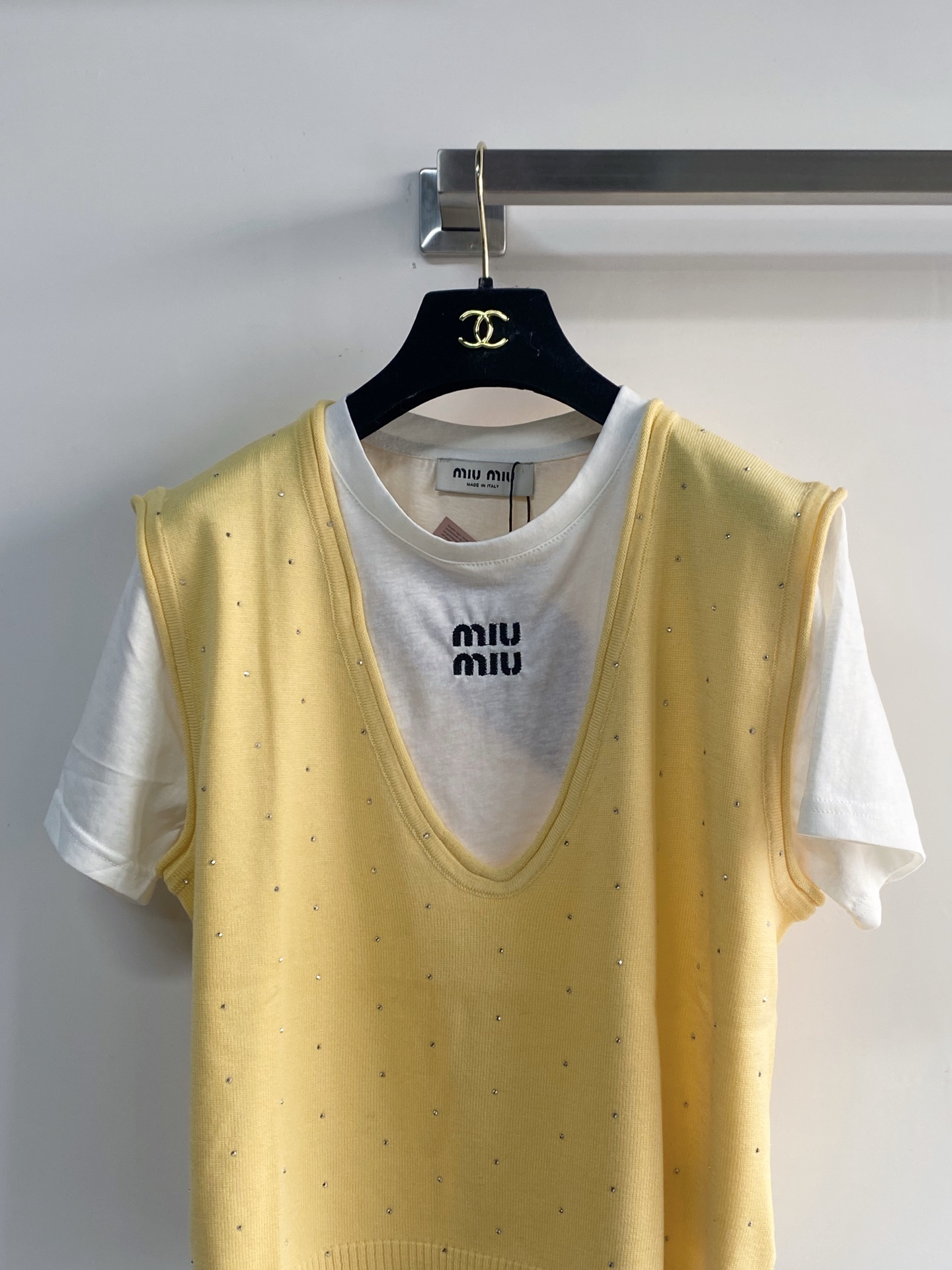 미우미우 엠벨리쉬드 니트 베스트