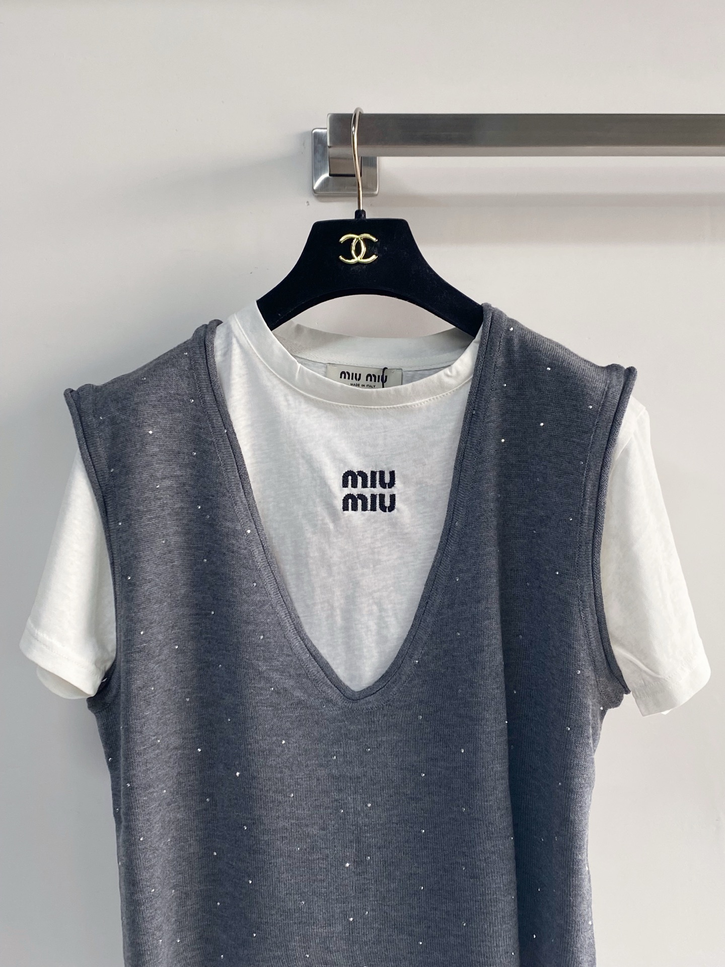 미우미우 엠벨리쉬드 니트 베스트