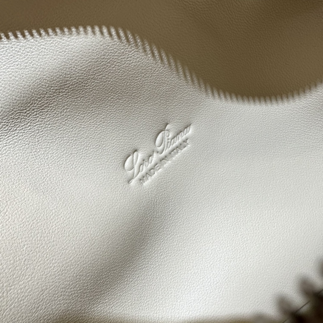 로로피아나 엑스트라 포켓 파우치 L19