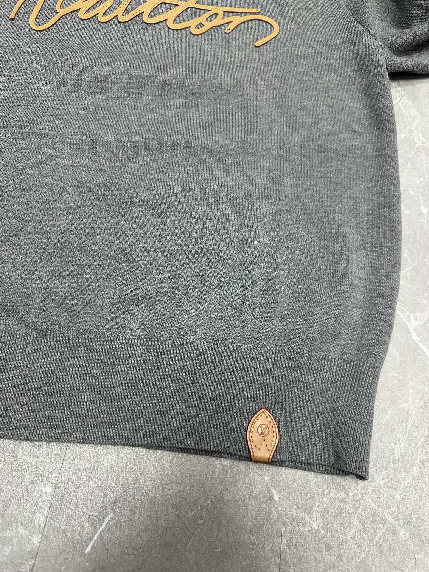 루이비통 엠벨리시드 시그니처 후디