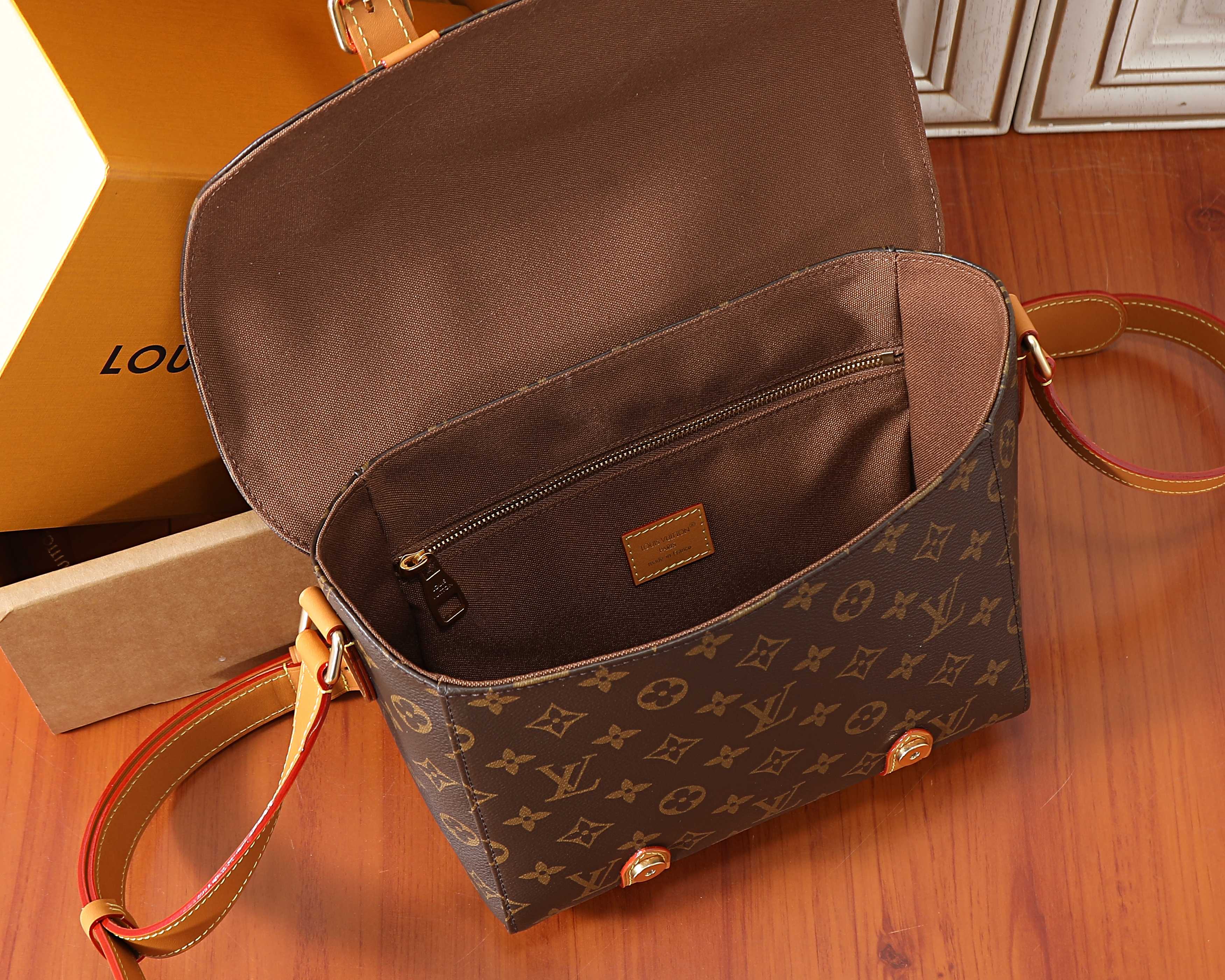 루이비통 크리스토퍼 메신저백