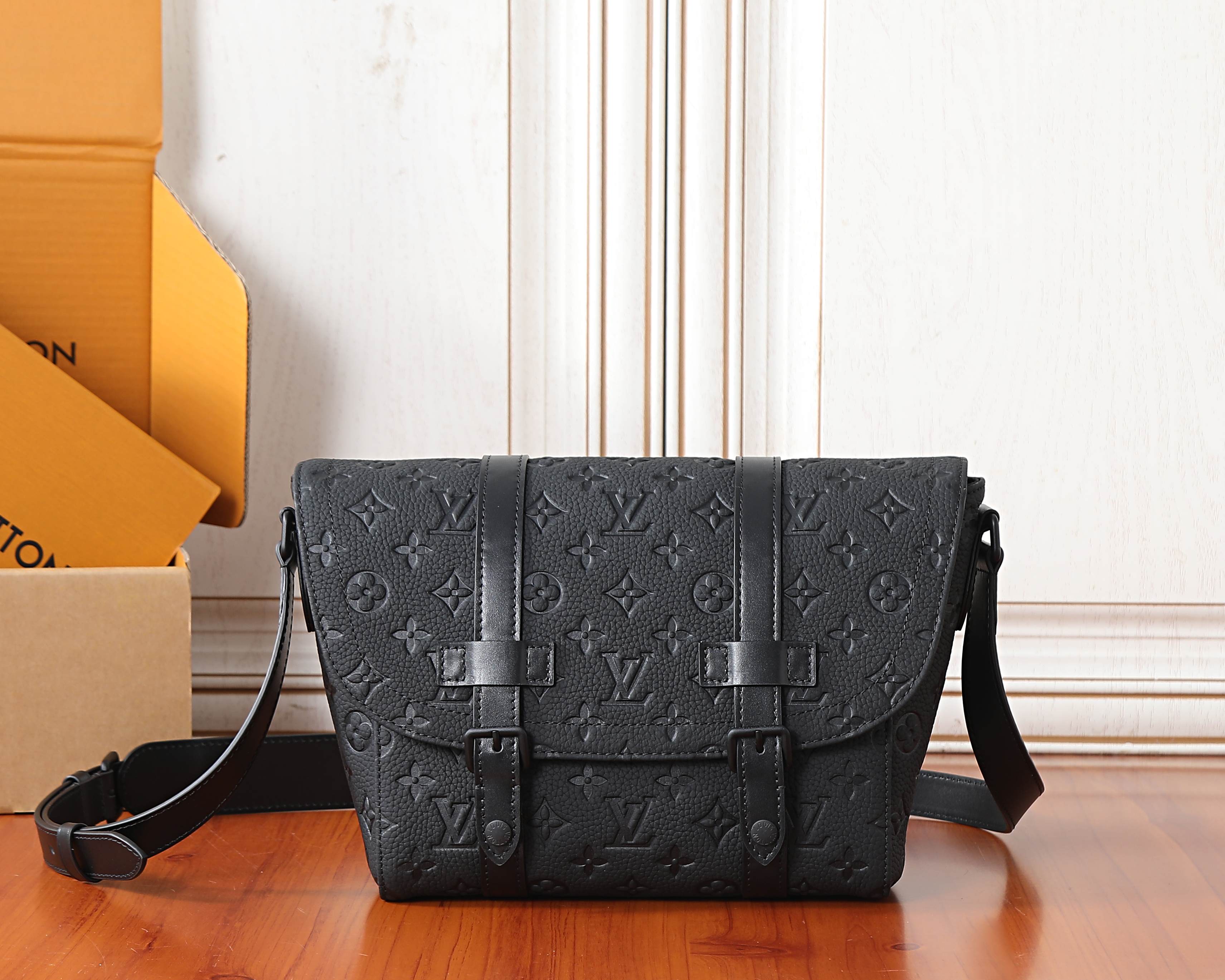 루이비통 크리스토퍼 메신저백