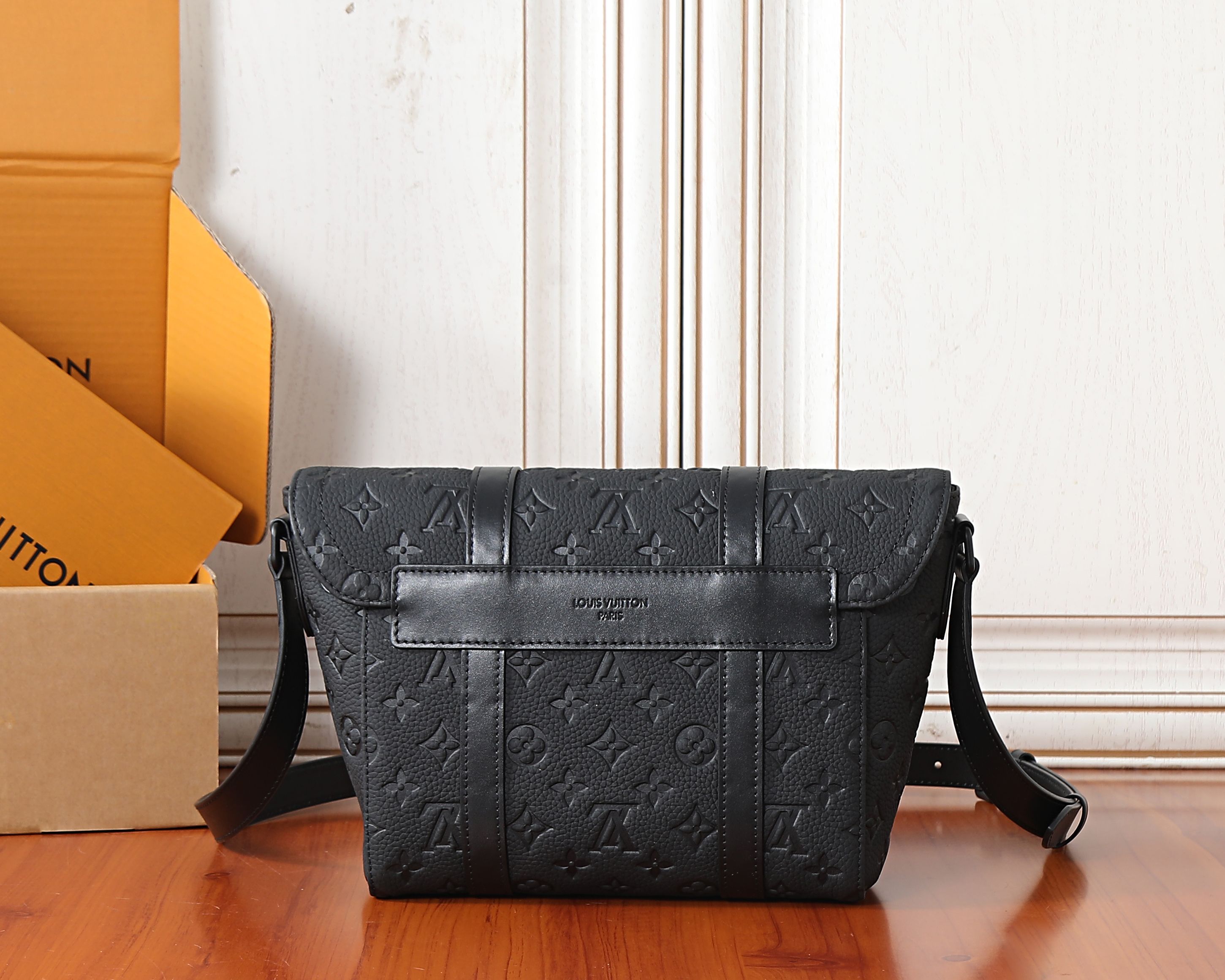 루이비통 크리스토퍼 메신저백