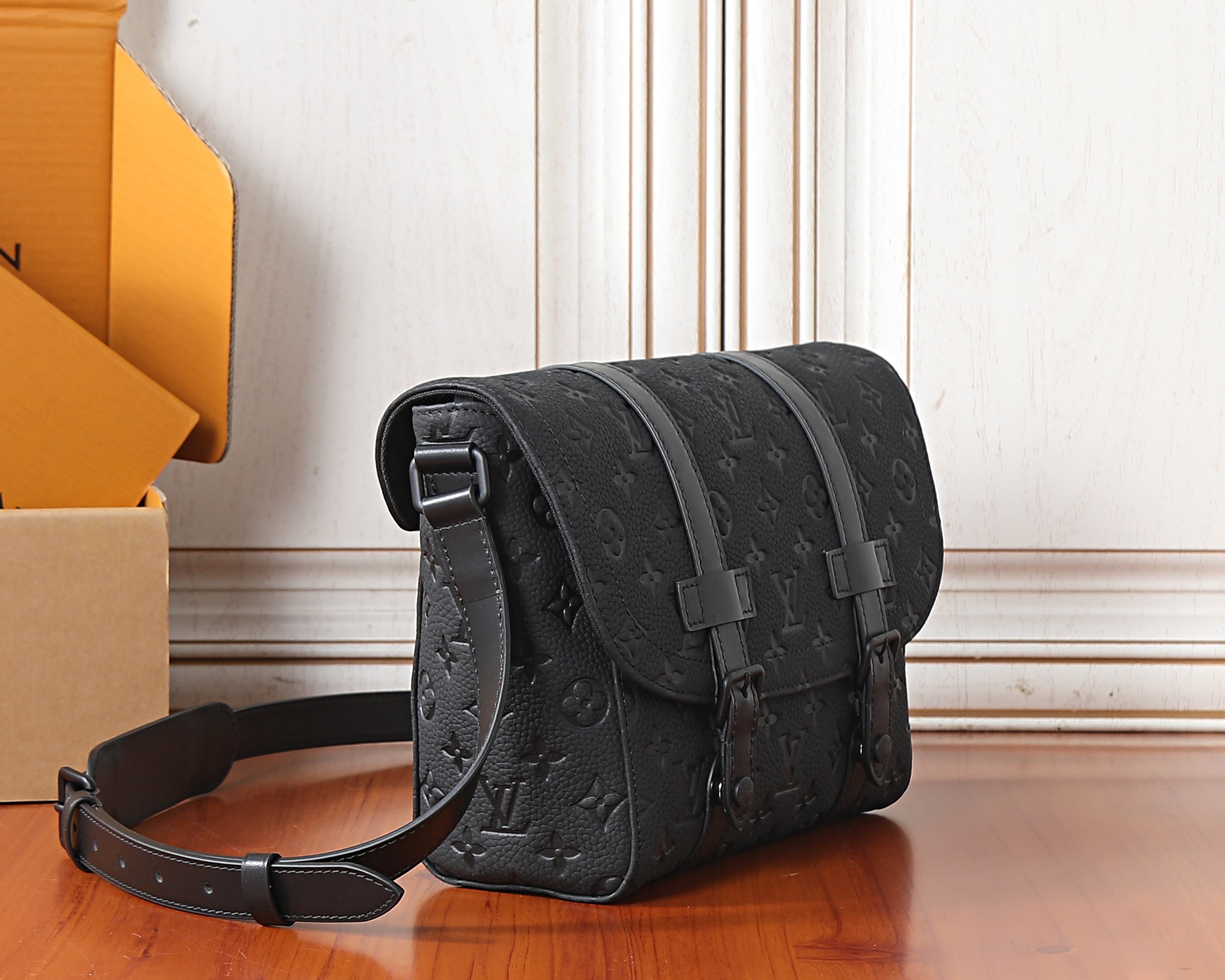 루이비통 크리스토퍼 메신저백