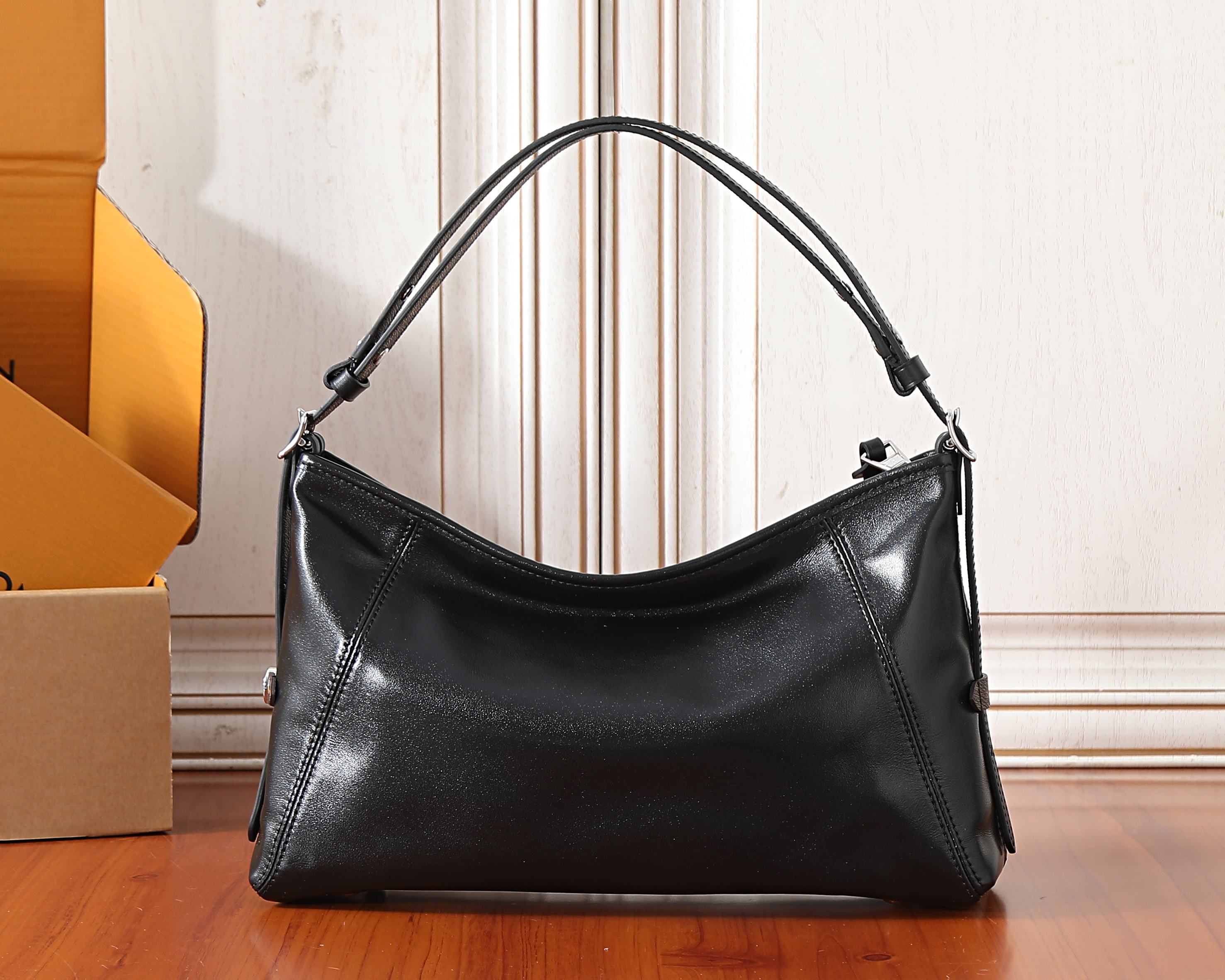 루이비통 캐리올 이스트 웨스트