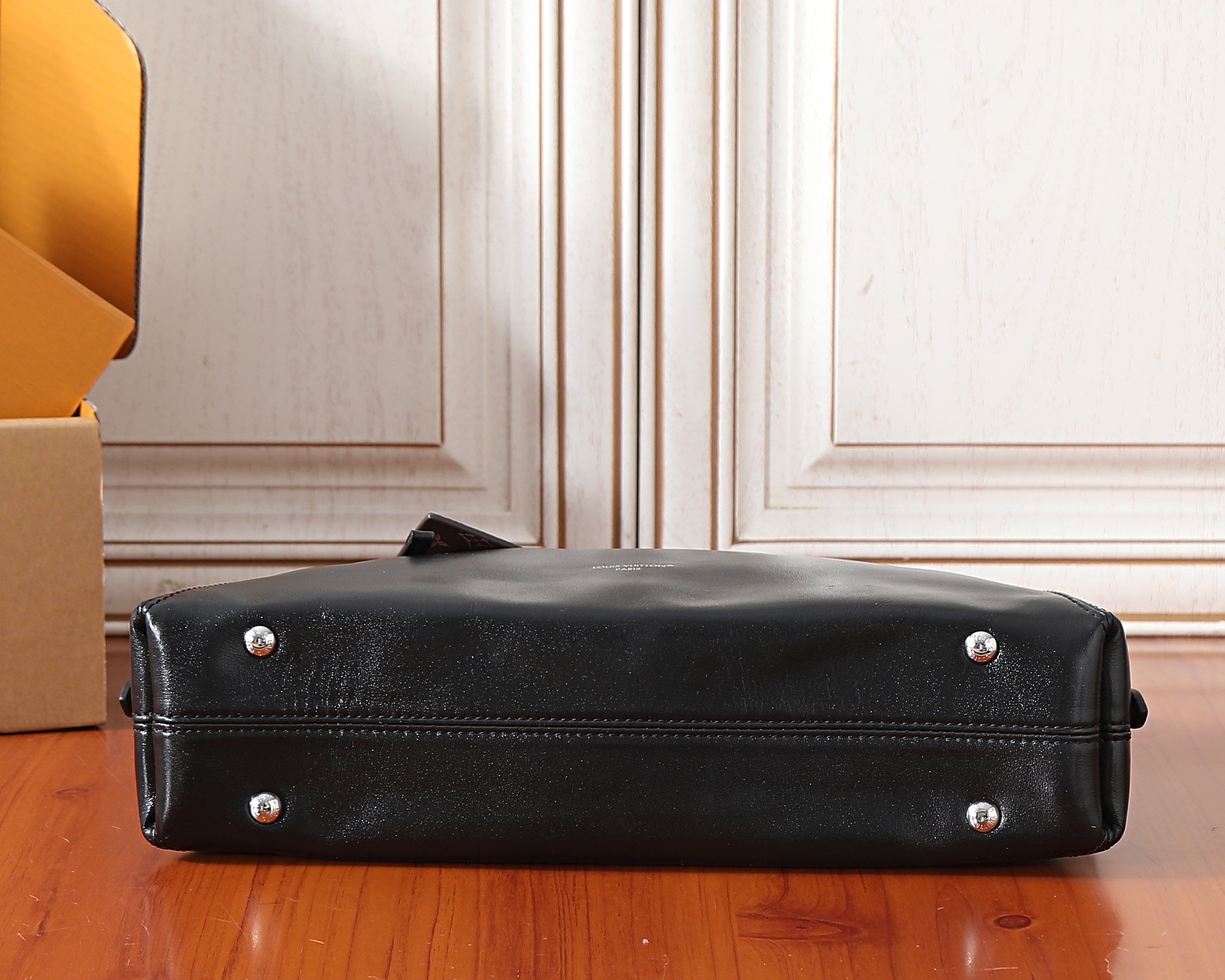 루이비통 캐리올 이스트 웨스트