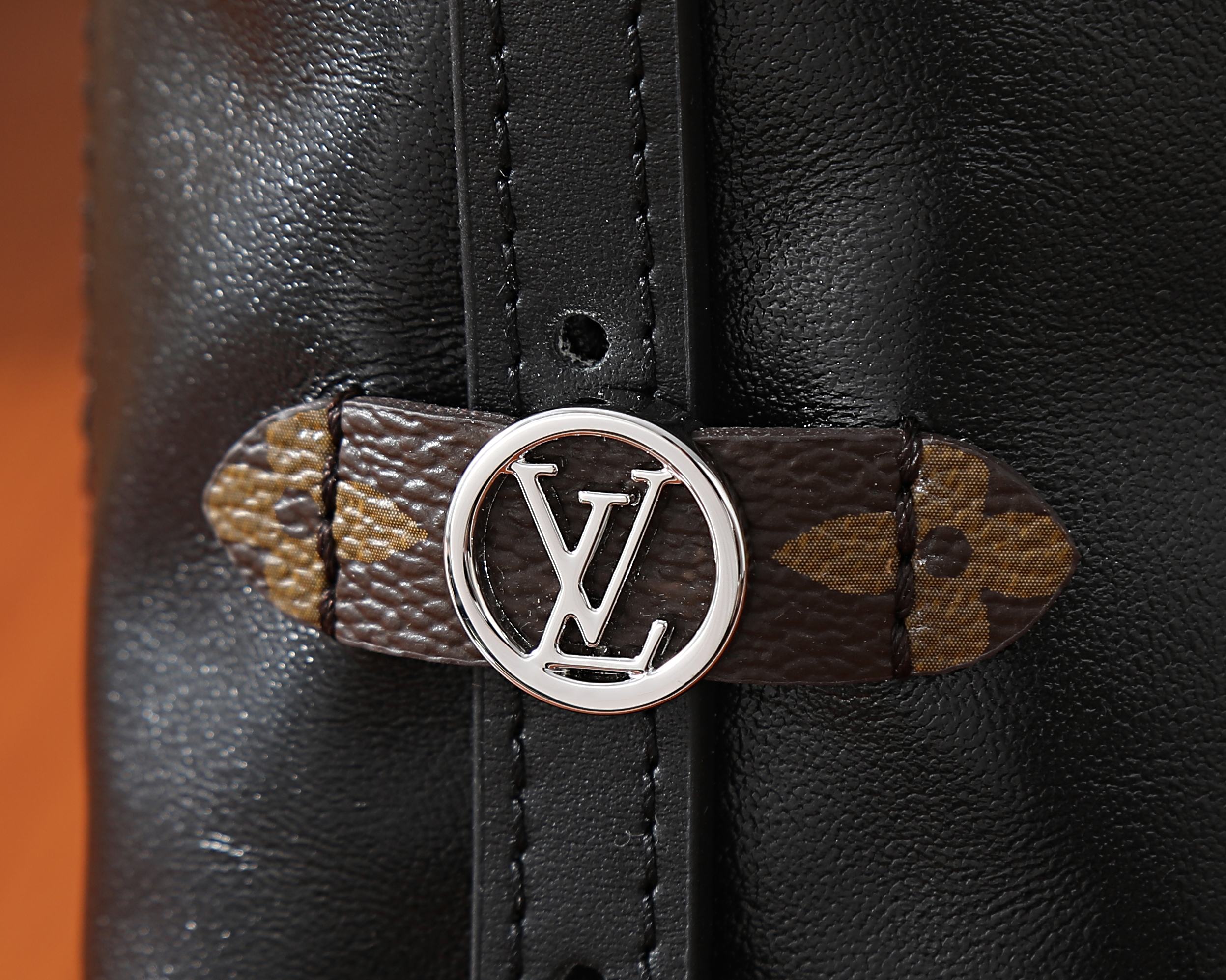 루이비통 캐리올 이스트 웨스트