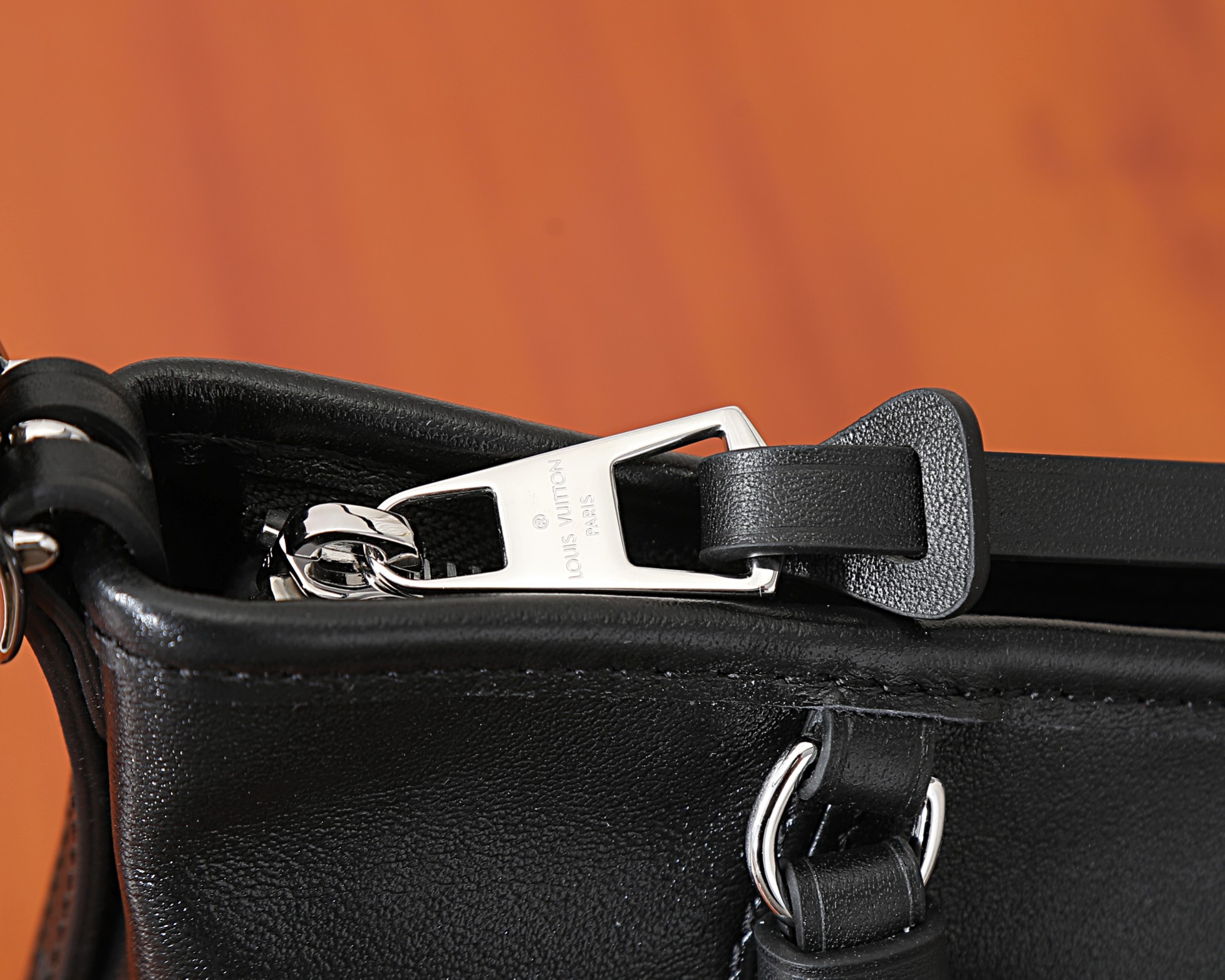 루이비통 캐리올 이스트 웨스트