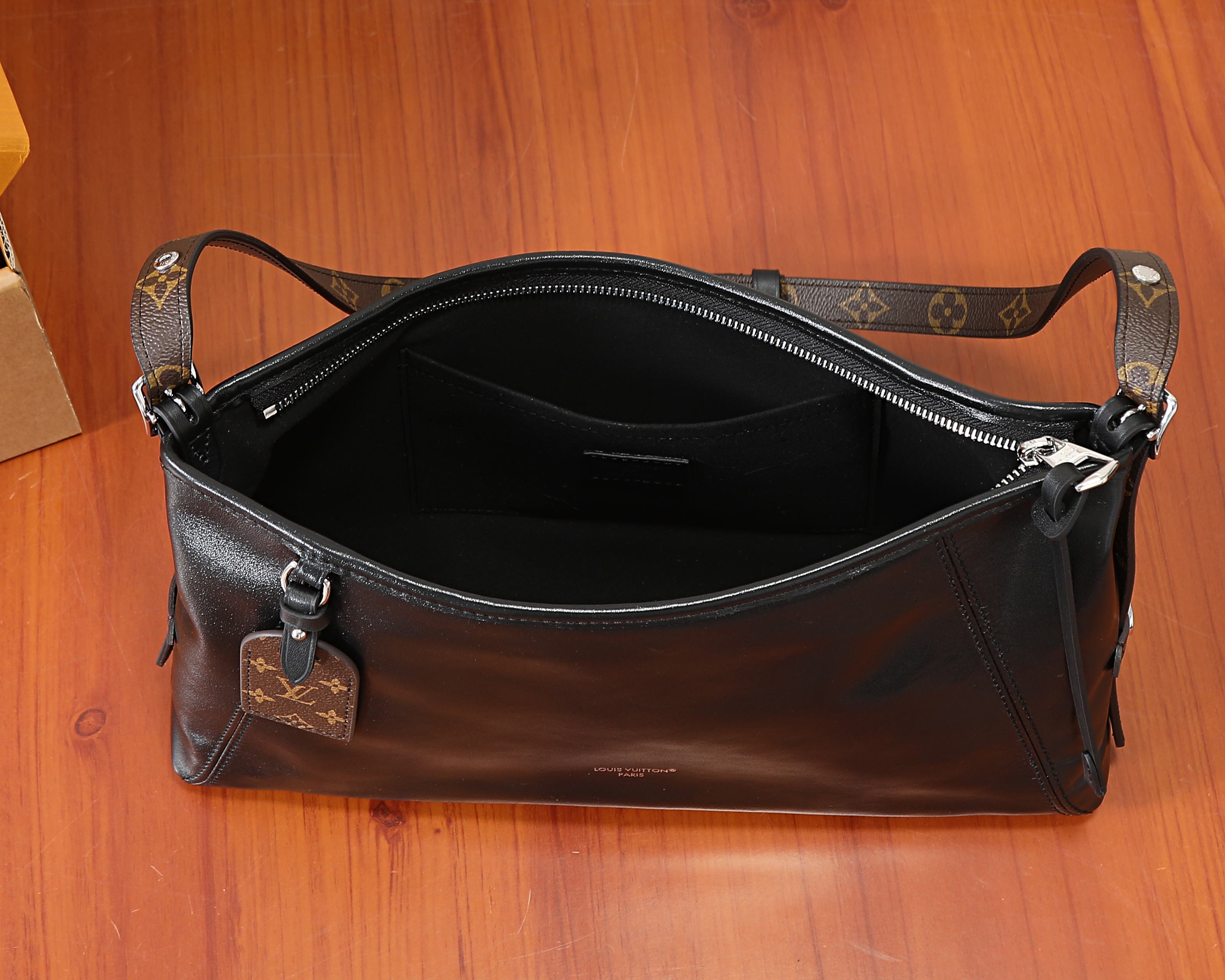 루이비통 캐리올 이스트 웨스트