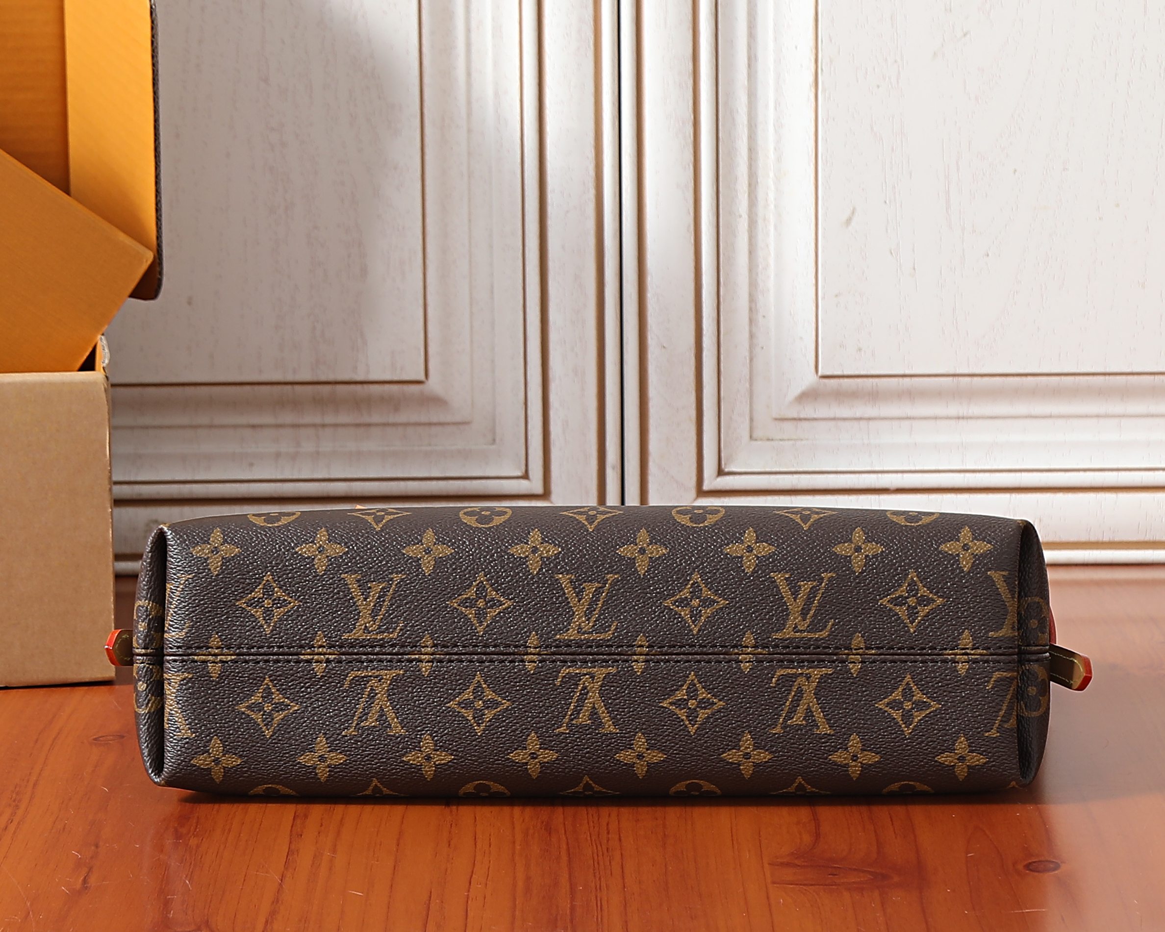 루이비통 캐리올 이스트 웨스트