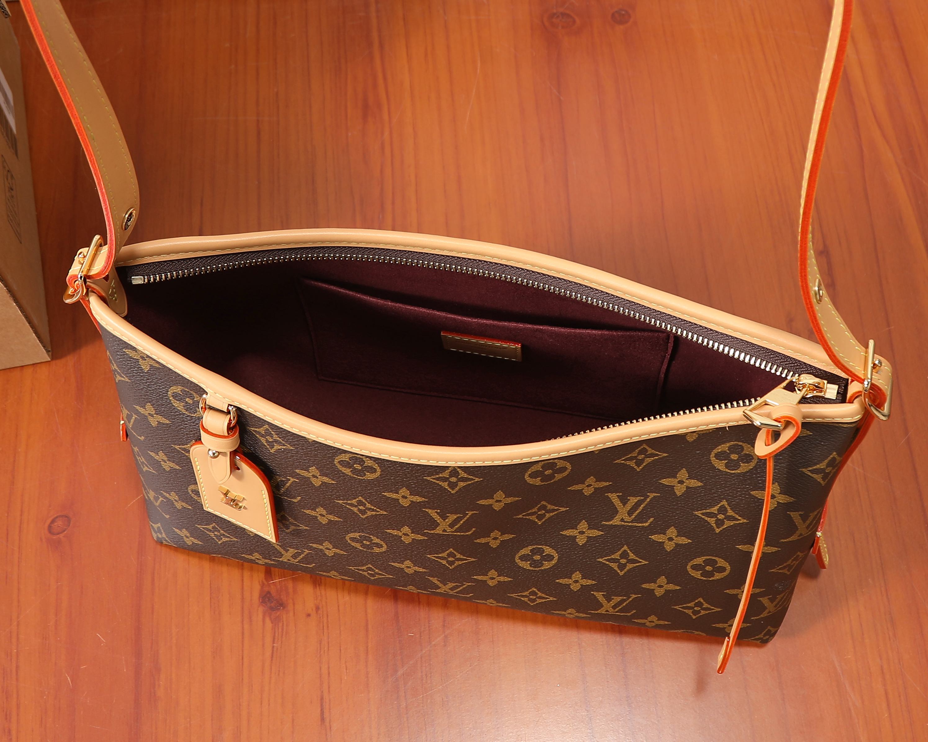 루이비통 캐리올 이스트 웨스트