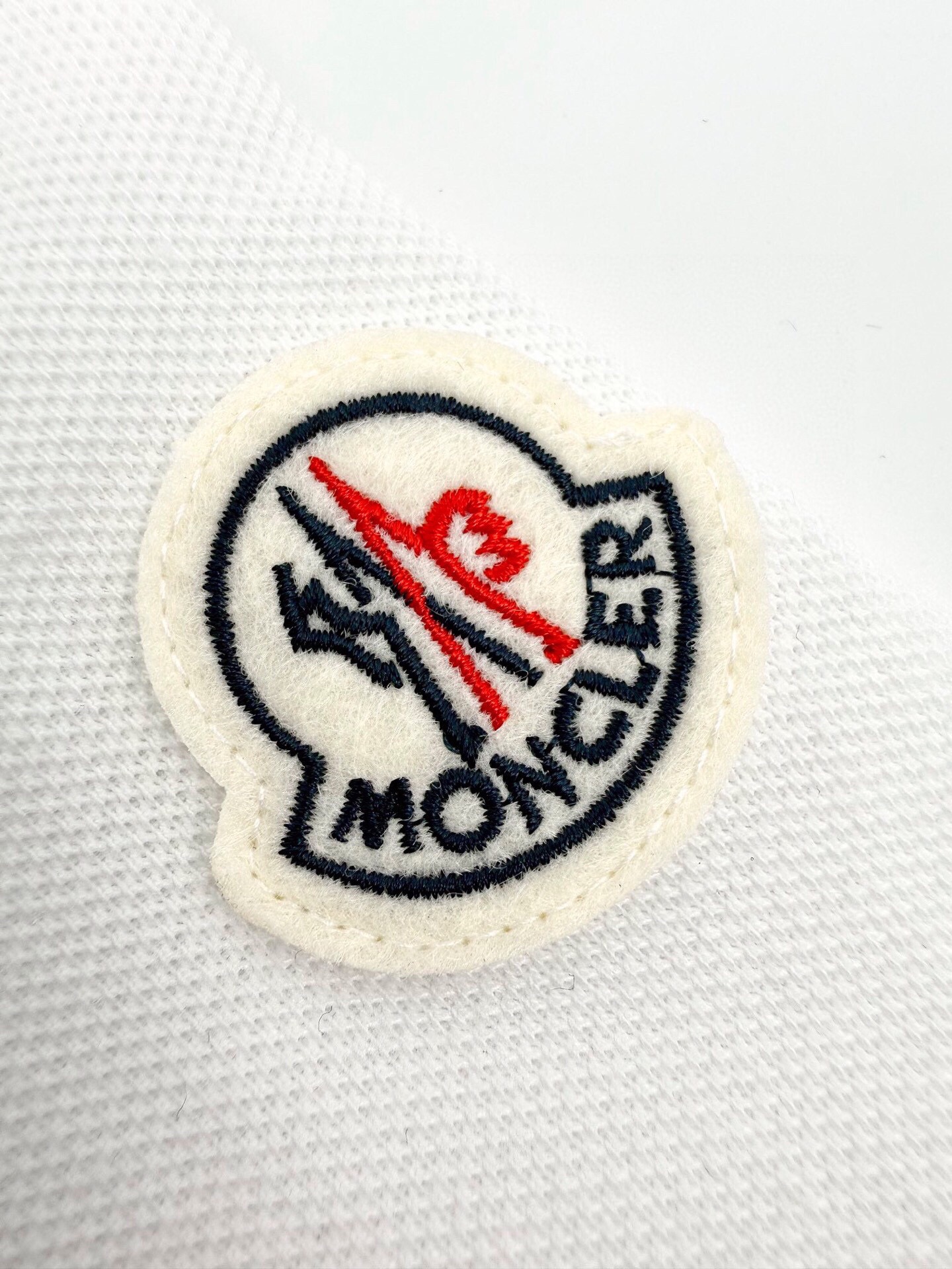 몽클레어 스크립트 로고 피케 셔츠