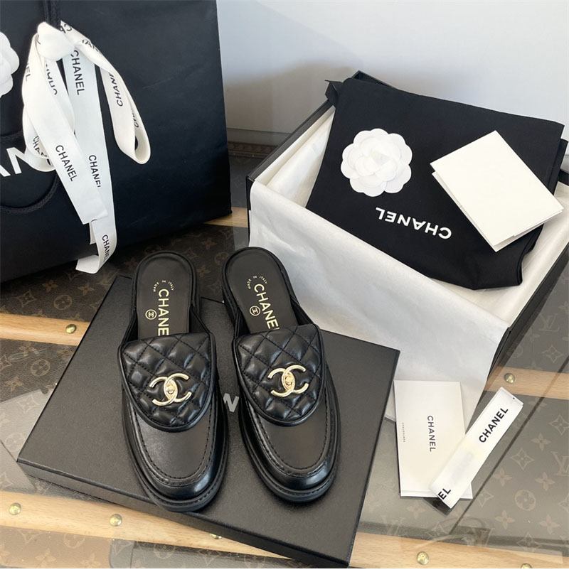 샤넬 CC로고 턴락 뮬 블로퍼