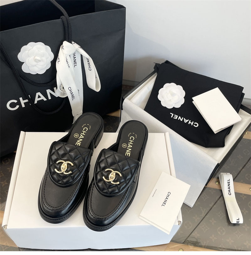 샤넬 CC로고 턴락 뮬 블로퍼