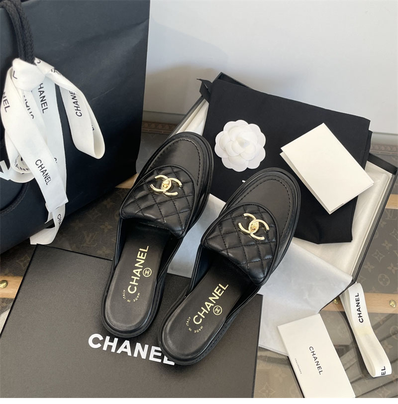 샤넬 CC로고 턴락 뮬 블로퍼