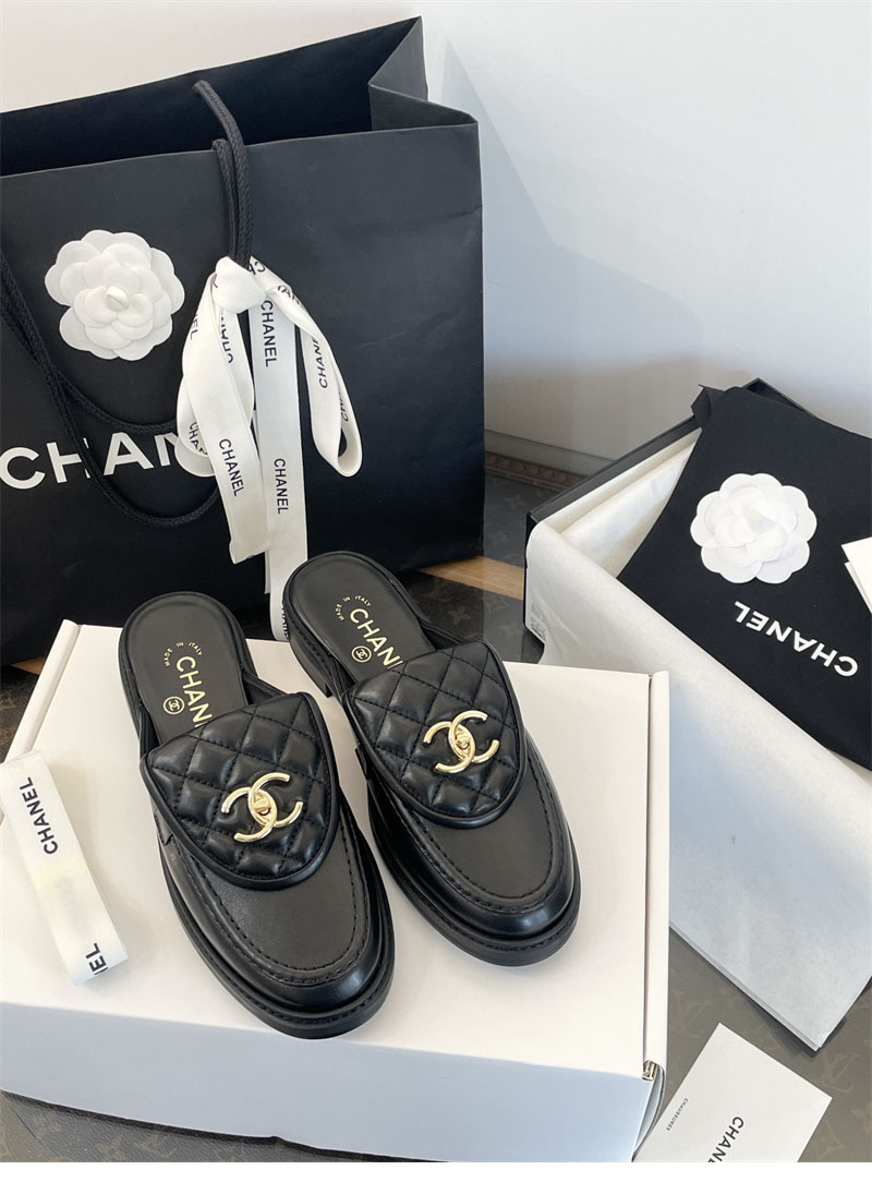 샤넬 CC로고 턴락 뮬 블로퍼