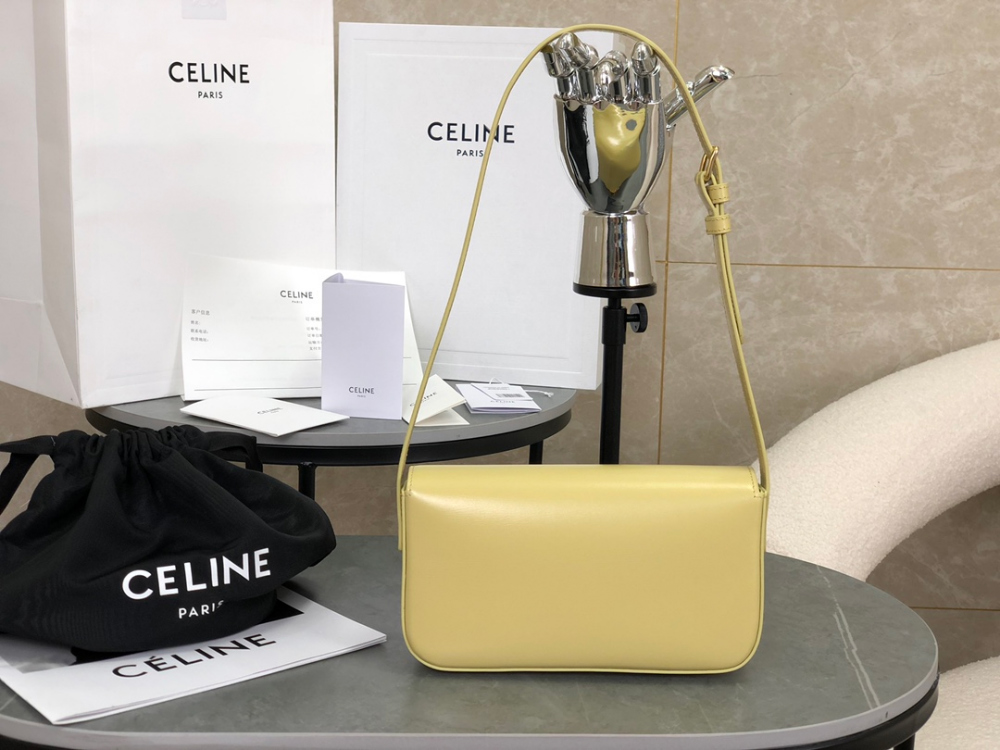 셀린느 Claude Triomphe Shoulder Bag Calfskin