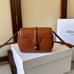 셀린느 소프트 16 미니 스무드 카프 숄더백