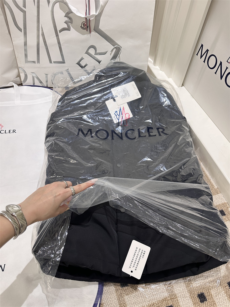 몽클레어 Livradois 리브라도이스 후드 다운 패딩 자켓