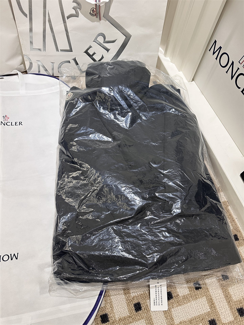 몽클레어 Livradois 리브라도이스 후드 다운 패딩 자켓