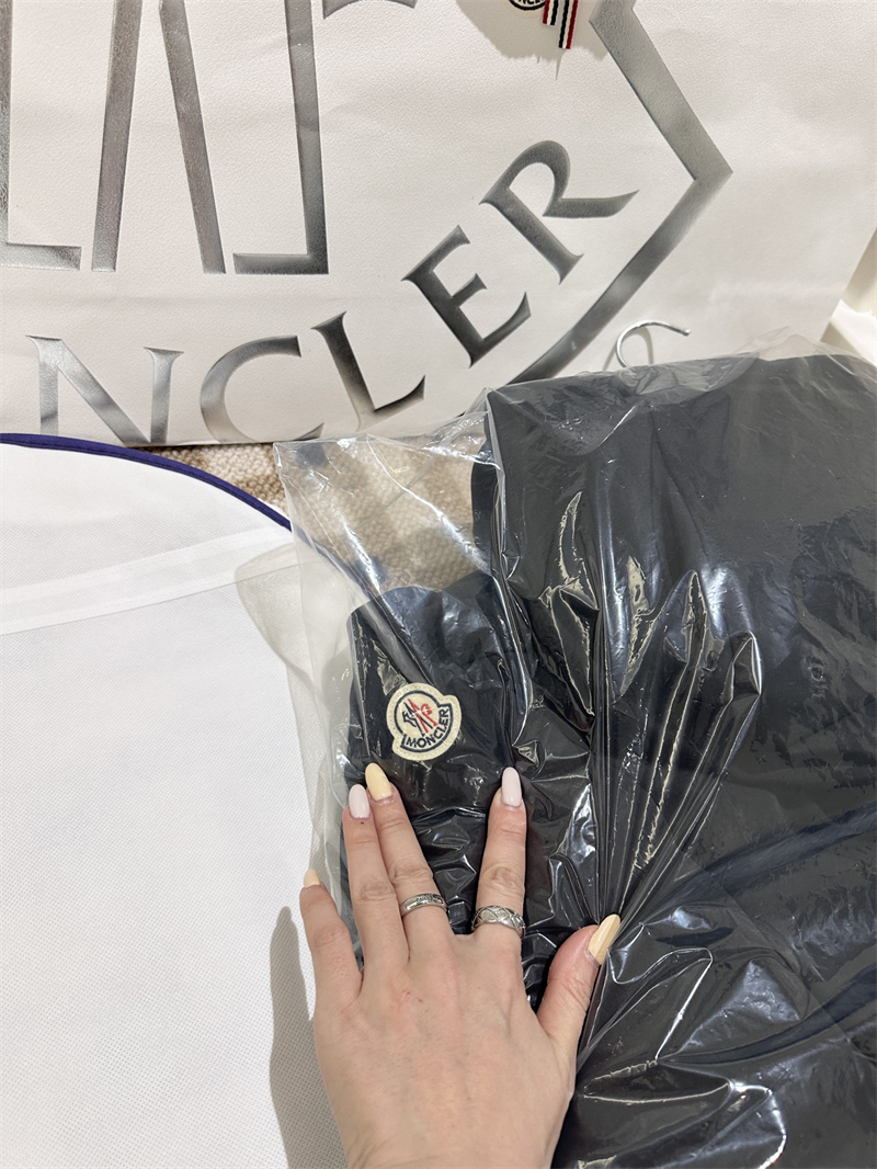 몽클레어 Livradois 리브라도이스 후드 다운 패딩 자켓