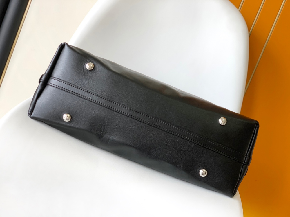 Louis Vuitton Carry All Cargo MM