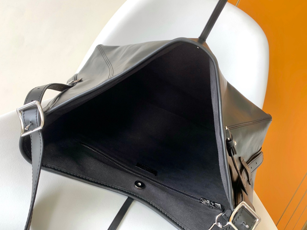 Louis Vuitton Carry All Cargo MM