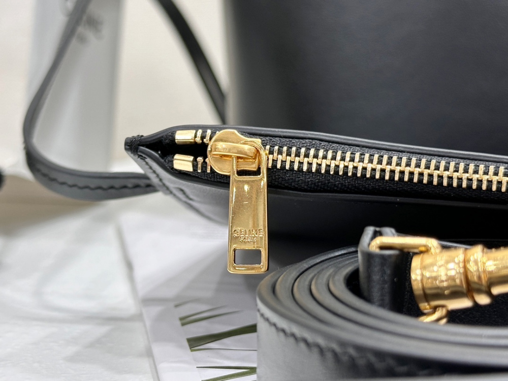 셀린느 Louise Bag Soft Calfskin