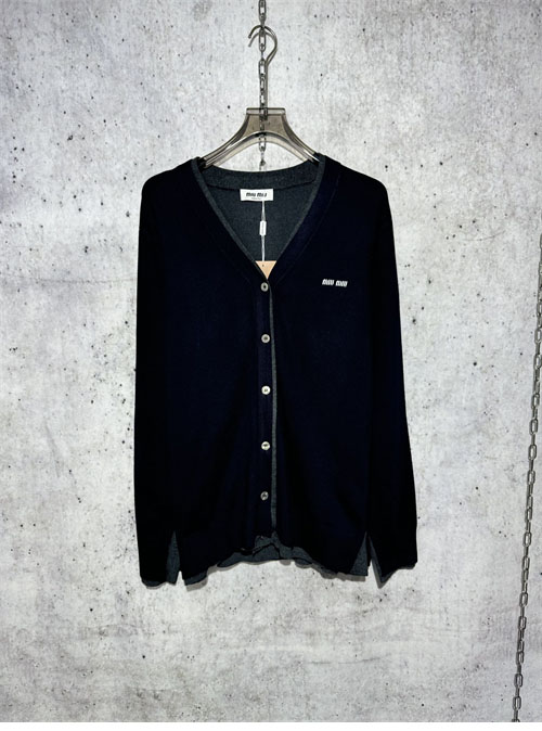 미우미우 체스트 로고 실크 캐시미어 스웨터 가디건