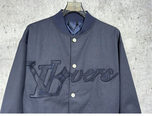 루이비통 엠브로이더드 LV 러버 블루종 자켓