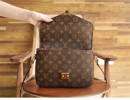 루이비통 포쉐트 메티스 모노그램 M44875