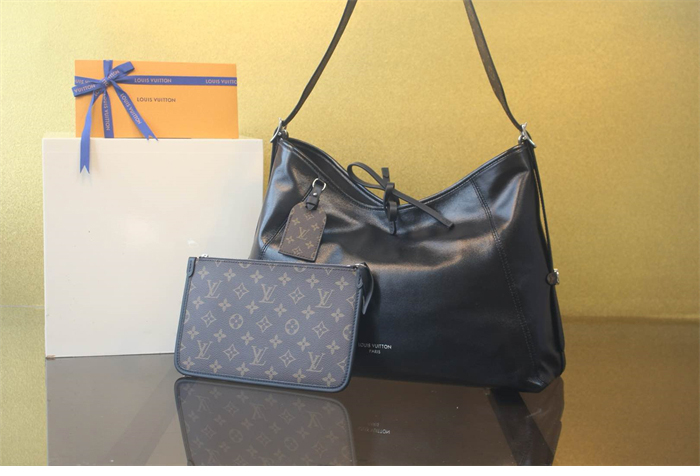 루이비통 캐리올 카고 MM M25143