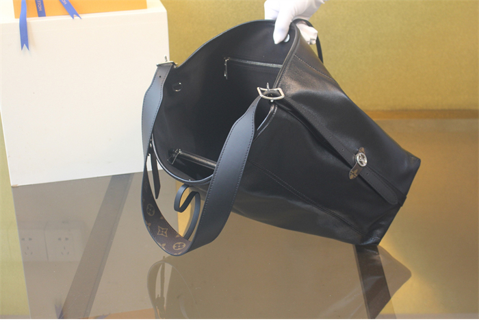 루이비통 캐리올 카고 MM M25143