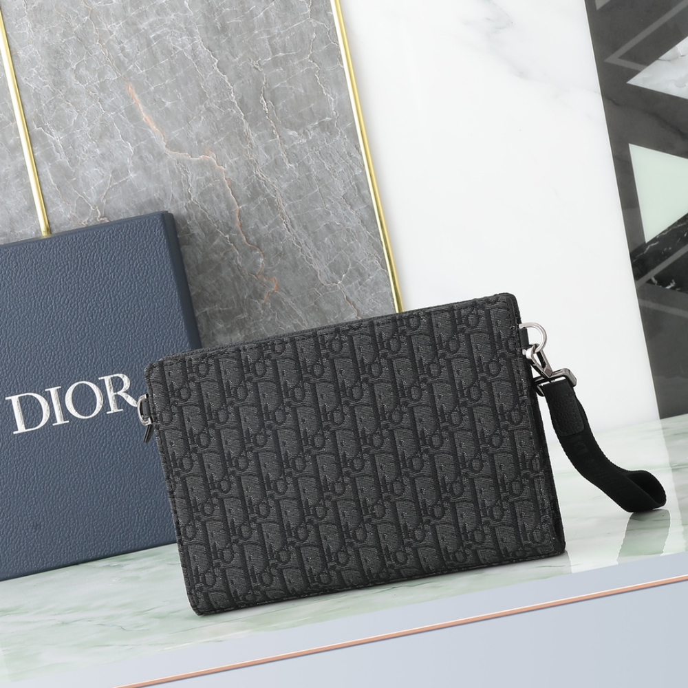 디올 A5 Triangle Pouch